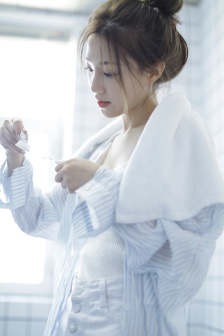 VIDEOS 18 娇小
